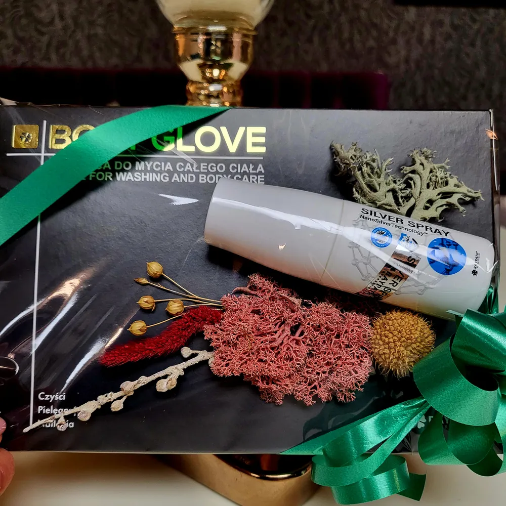 Dovanų rinkinys Raypath NanoSilver kūno pilingo pirštinė odos stangrinimui dėžutėje