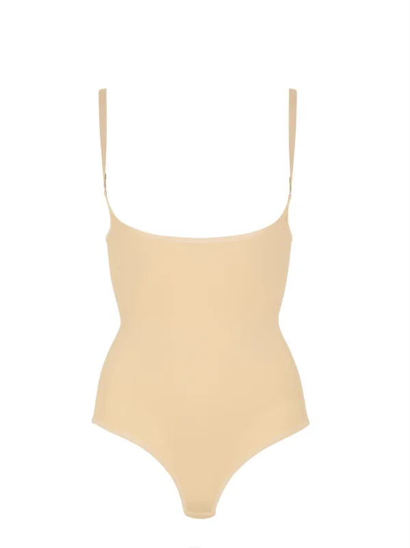 Liekninantis bodis atvira krūtine F.023